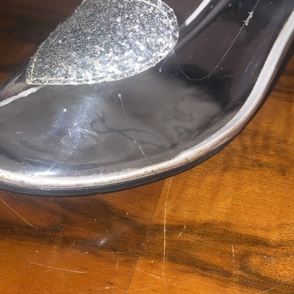🍉 Women’s Size 10 Ellie Clear Plastic High Heels With Glitter Heart On Front - Picture 9 of 10